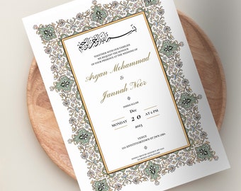Może przedstawiać: Zaproszenie ślubne z ozdobną kwiatową obwódką w kolorach zieleni, złota i kremu. Zaproszenie zawiera imiona Aayan Mohammad i Jannah Noor, a także datę i godzinę. Zaproszenie leży na drewnianym talerzu.
