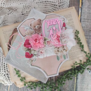 Una tarjeta única por el nacimiento de una niña, bienvenida al mundo, felicidades por el nacimiento.