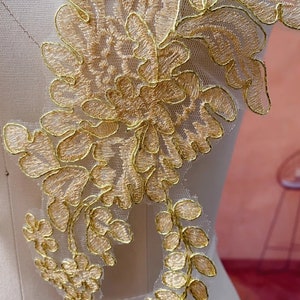 Applique in pizzo con filati dorati, applicazioni di fiori in pizzo, applicazioni floreali artigianali per corpetto da sposa, accessori in pizzo per abiti da sposa, applicazioni per balletto immagine 3