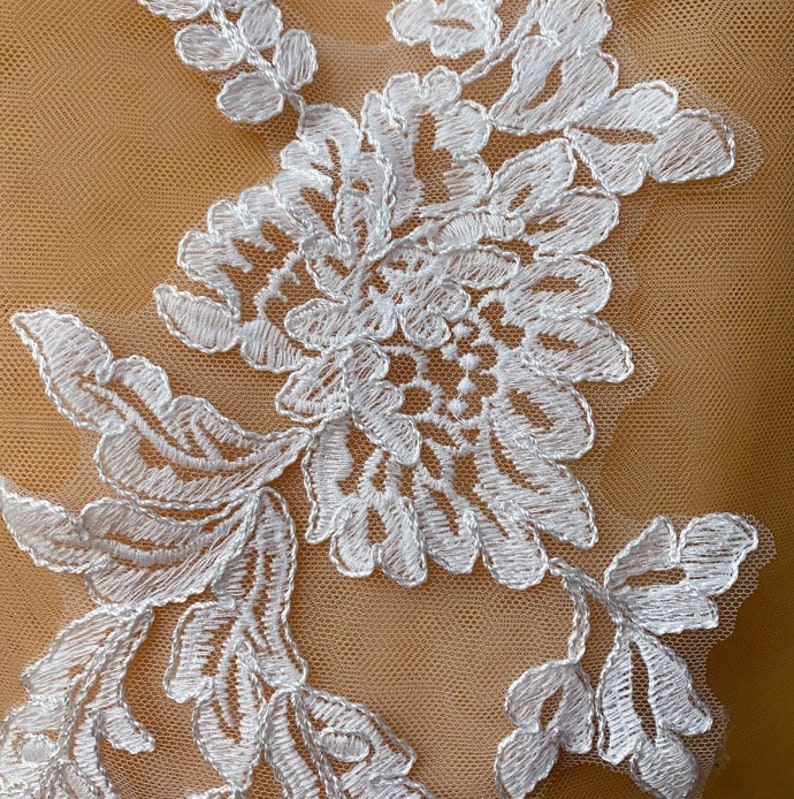 Applique in pizzo con filati dorati, applicazioni di fiori in pizzo, applicazioni floreali artigianali per corpetto da sposa, accessori in pizzo per abiti da sposa, applicazioni per balletto immagine 5