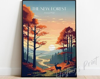 Może przedstawiać: Plakat przedstawiający zachód słońca w Parku Narodowym New Forest. Na plakacie widoczny jest jeleń na pierwszym planie, a w tle drzewa i rzeka. Na górze plakatu widnieje napis "THE NEW FOREST National Park".