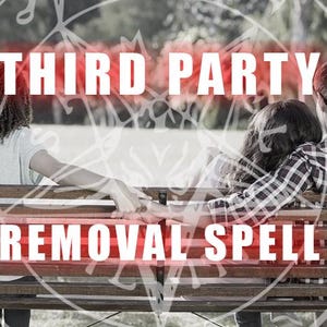 Pode incluir: Um casal está sentado em um banco, enquanto uma terceira pessoa está sentada sozinha no banco atrás deles. A imagem tem o texto "THIRD PARTY REMOVAL SPELL" sobreposto à imagem.