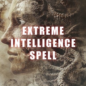 Może przedstawiać: Cyfrowy obraz artystyczny twarzy z pękniętą, fakturowaną powierzchnią. Twarz otoczona jest wirującym, organicznym wzorem. Na obrazie nałożony jest tekst "EXTREME INTELLIGENCE SPELL".