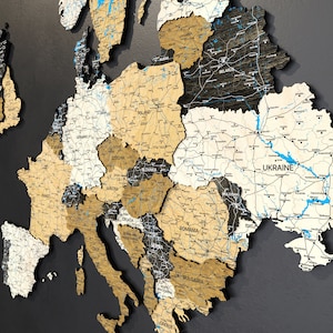 Europa Holzkarte an der Bürowand, Holzkarte Wandkunst, Europa Reisekarte, Holzdruck Wandkunst, Weltkarte holz