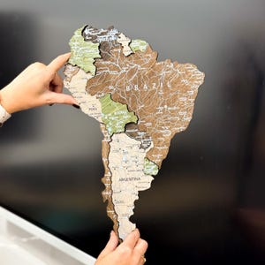 Mapa del mundo de madera, gran decoración de pared, regalo de 5.º aniversario, mapa del mundo de madera con chinchetas, mapa del mundo 3D para decorar encima de la cama, mapa del mundo de madera imagen 13