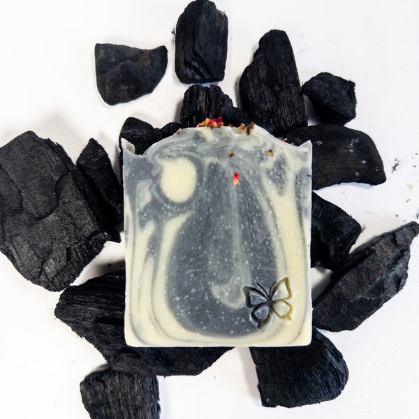 Natural soap “Activated Charcoal Mint” with essential mint oil and activated carbon, vegan & palm oil-free, nourishing handmade soap, cold pressing process