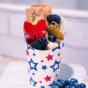 Red and Blue Stars Charcuterie Cups, Set of 10, 4th of July Grazing Cups, 8oz. Paper Cups for Independence Day, Summer Boat Snack Cups