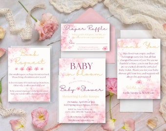 Könnte beinhalten: Rosa und goldene Babyparty-Einladung mit einem Aquarellhintergrund aus rosa Kirschblüten. Die Einladung lautet "Baby in Bloom" und enthält Datum, Uhrzeit und Ort der Party. Der Text "Bitte schließen Sie sich uns zu einer Babyparty an" ist ebenfalls enthalten.
