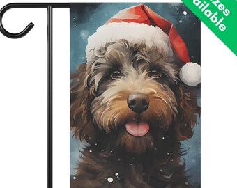 Bandera navideña de jardín con Goldendoodle marrón chocolate, bandera para casa con Labradoodle marrón y gorro de Papá Noel, regalo de invierno para el jardín o el césped para los amantes de los doodles.