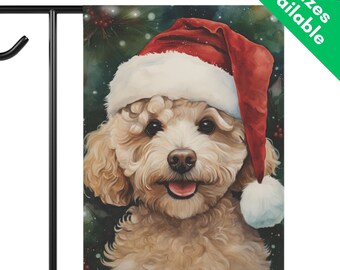 Mini caniche crema regalo de la bandera del jardín de Navidad, sombrero de Papá Noel bronceado juguete caniche casa bandera decoración del césped, porche de vacaciones invierno cockapoo cavapoo bandera