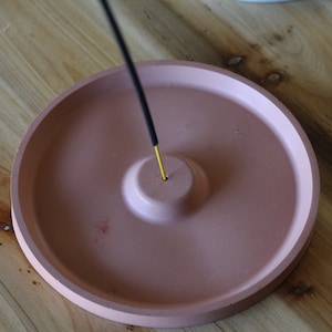 Räucherstäbchenhalter aus Beton