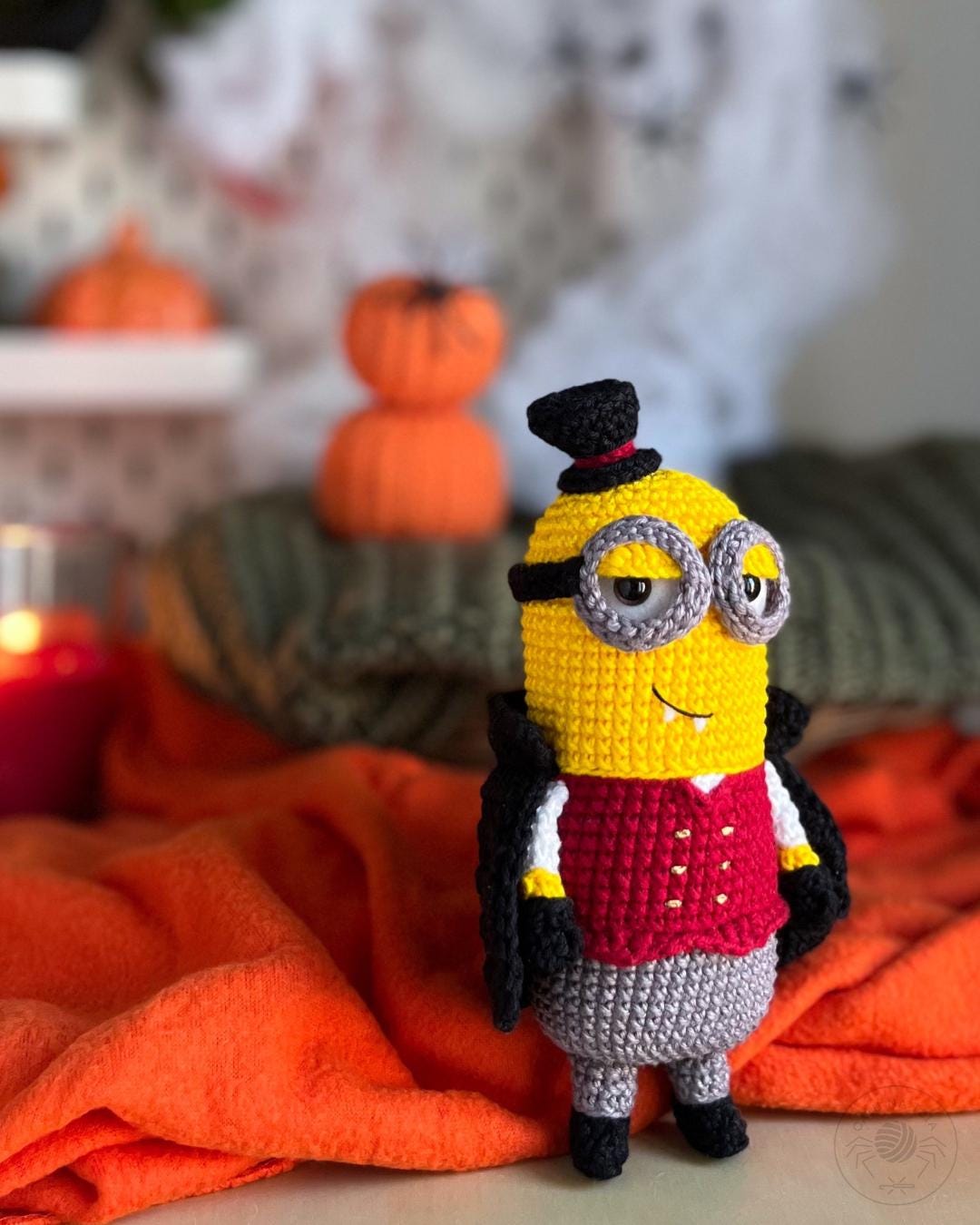 amigurumi-crochet-pattern-minions-at-halloween-pdf-in-english-and