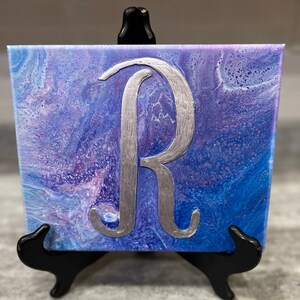 Pintura acrílica de 8 x 10 pulgadas: inicial "R"