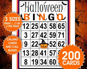 Peut inclure: Une carte de jeu Halloween Bingo avec le texte 'Halloween BINGO' en noir et orange, décorée de toiles d'araignées et de chauves-souris. La grille contient des chiffres et une citrouille centrale portant un chapeau de sorcière. Des étoiles orange affichent '3 SIZES', 'CALLING CARDS AND CALL BOARD' et '200 CARDS'.