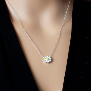 Delicate Sterling Silver Daisy Flower Necklace, Necklace Gift For Women, Mother&#39;s Day Gift, Birthday Gift, Valentines Gifts, Graduation Gift
