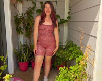 Mono corto hecho a mano con estampado de cachemir rojo