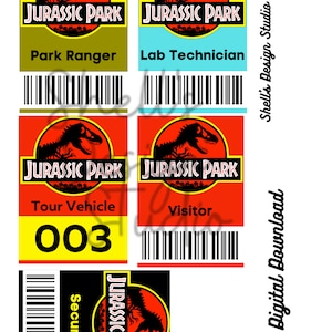 Könnte beinhalten: Ein Bogen mit Jurassic Park-Ausweisen. Die Ausweise zeigen das Jurassic Park-Logo mit einer T-Rex-Silhouette. Titel sind "Park Ranger", "Lab Technician", "Tour Vehicle", "Visitor" und "Security".