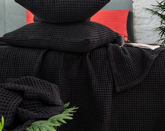 Cozy Black Waffle Cotton Blanket: Lightweight Bedspread, Sofa Throw