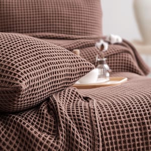 Lightweight Waffle Blanket, Ultra Soft Queen or King Size Bedspread, Minimalist Bed Throw Chestnut Brown
