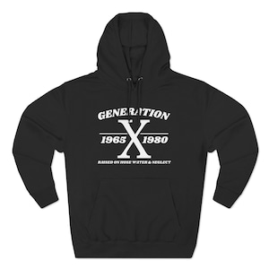 Peut inclure: Sweat-shirt à capuche noir avec un texte blanc qui dit "GENERATION X 1965 1980 RAISED ON HOSE WATER & NEGLECT"