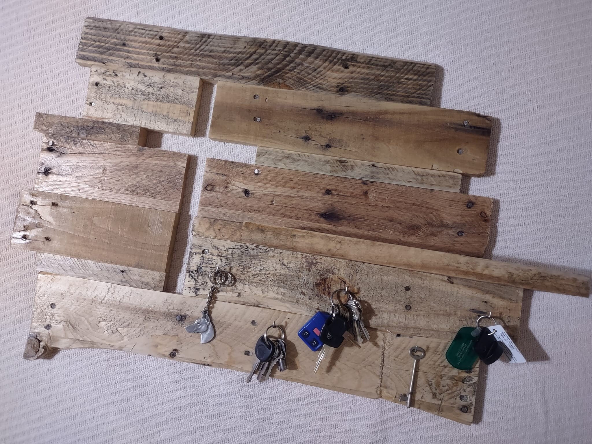 Reclaimed Palletwood Wall-mount Shelf With Cross and Key Rack ...