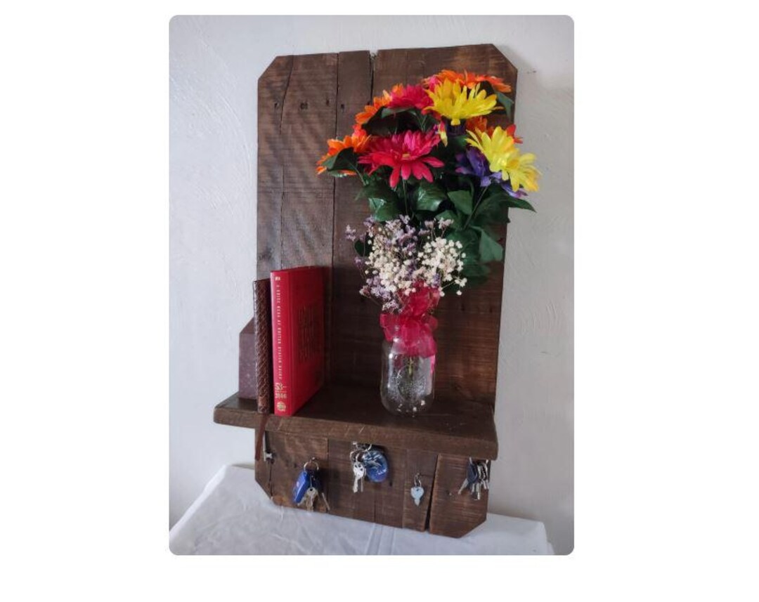 Reclaimed Pallet Wood Shelf With Key Rack: Modern Rustic Farmhouse ...