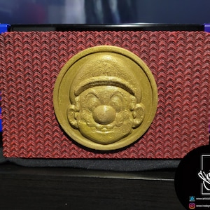 Switch Dock Cover Mario / Emanuelsko (STL Multiverse) / Decorazione Switch personalizzata, stampata in 3D, dipinta a mano