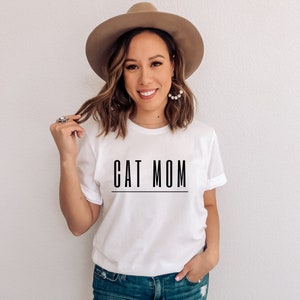 Cat Mom T-shirt, Cat Mom shirt, Gift for Cat Mom, Gift for New Cat Mom, Minimalist Cat Mom shirt, Cat Lover Shirt, Cat Lady Tshirt, Simple