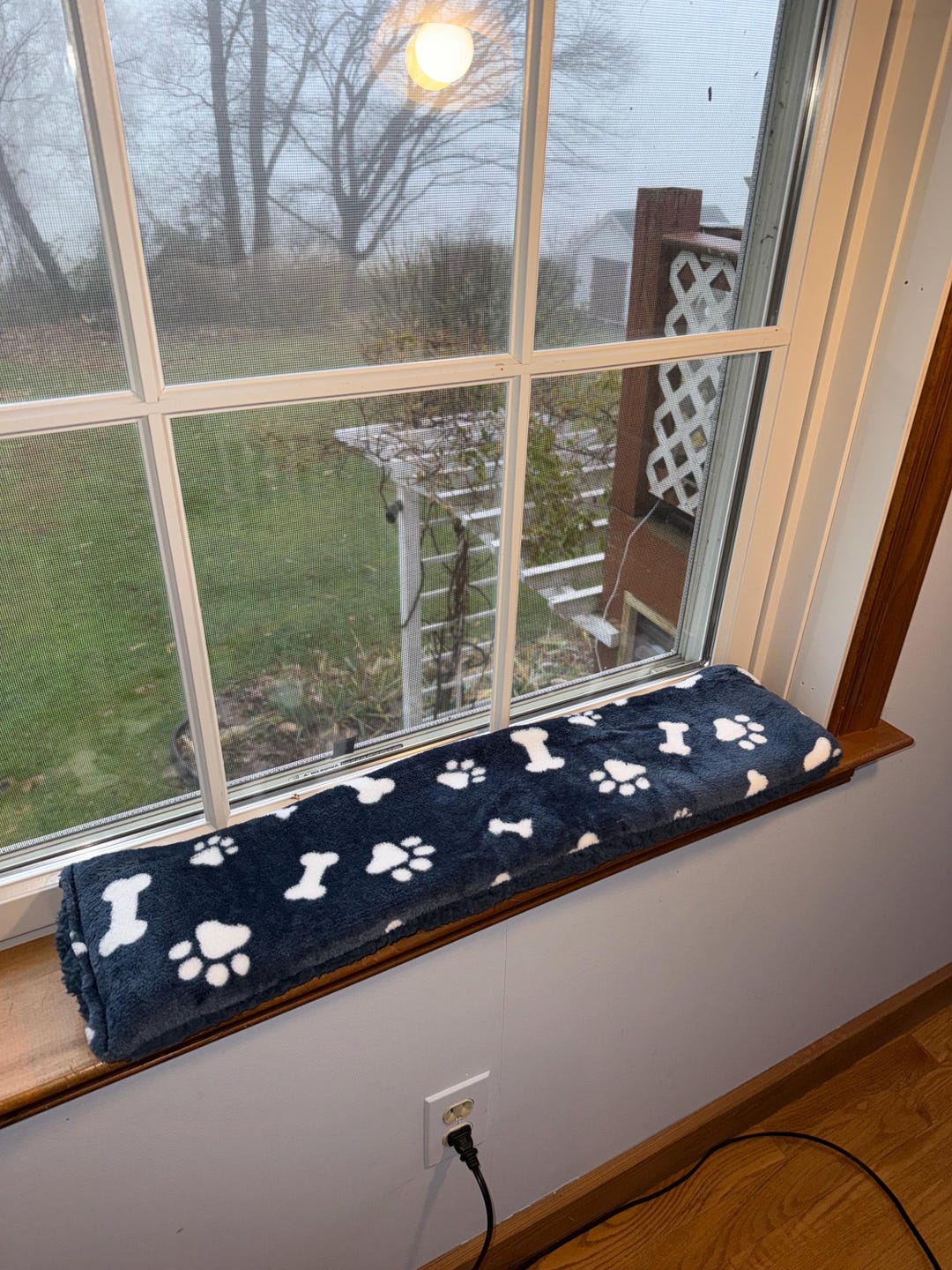 Handmade Blue Fleece Dog Window Sill Pad: Skid Resistant, 6