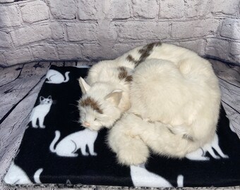 Self-warming cat pad/ Warming cat bed