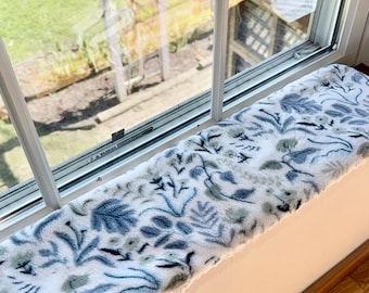 Windowsill cat pad/ 6” sill pad