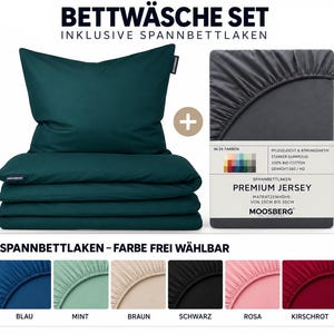 Könnte beinhalten: Ein dunkelgrünes Bettwäsche-Set mit Kissenbezug und Bettbezug sowie einem dunkelgrauen Spannbettlaken. Die Verpackung zeigt den Text BETTWÄSCHE SET, PREMIUM JERSEY und MOOSBERG sowie eine Farbauswahl in Blau, Mint, Braun, Schwarz, Rosa und Kirschrot.