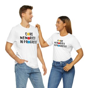 Core Memories In Progress Inside Out Schrift Unisex Jersey Kurzarm T-Shirt