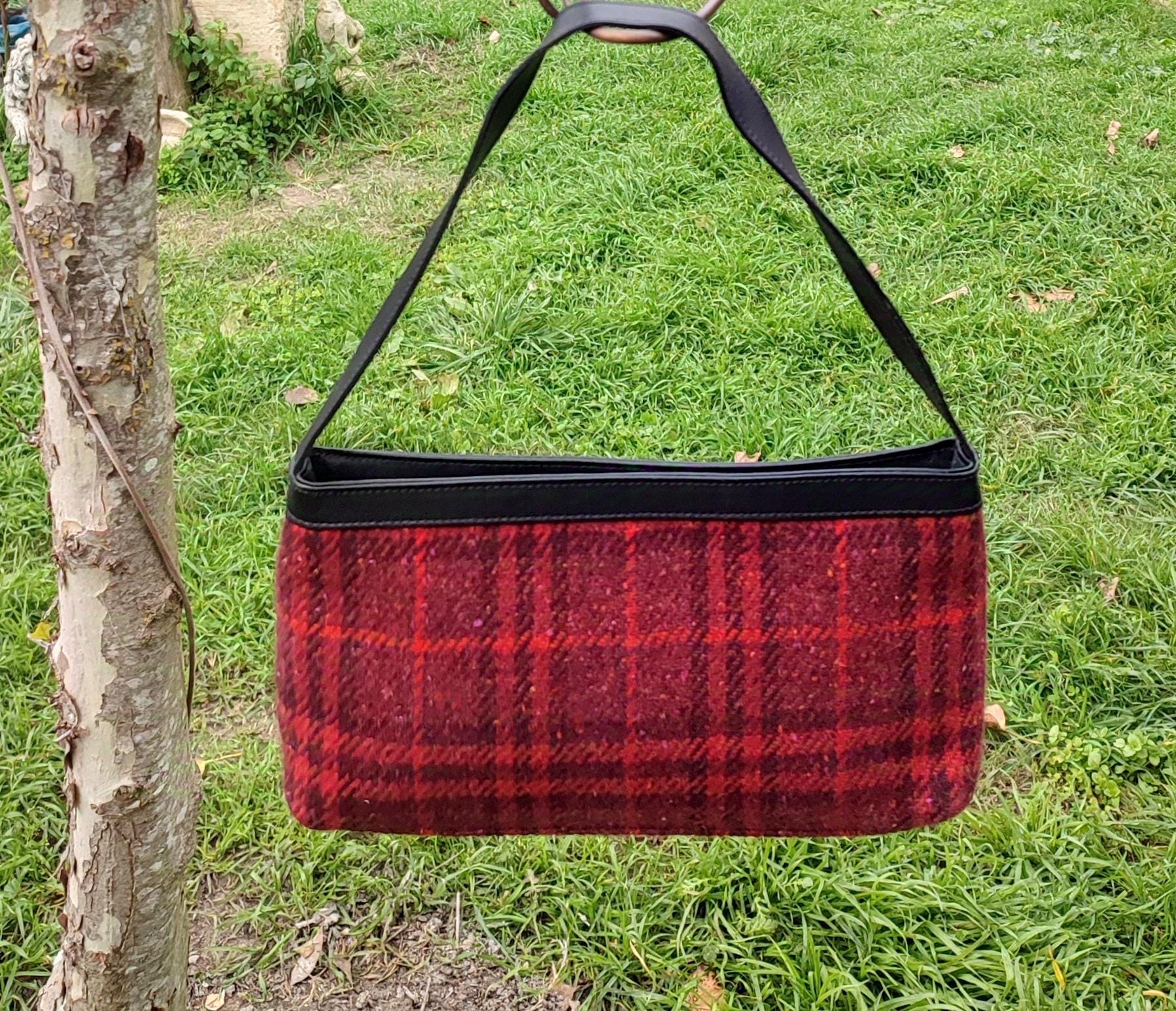 バーバリー スコットランドウールとブラックレザーのタータンチェック