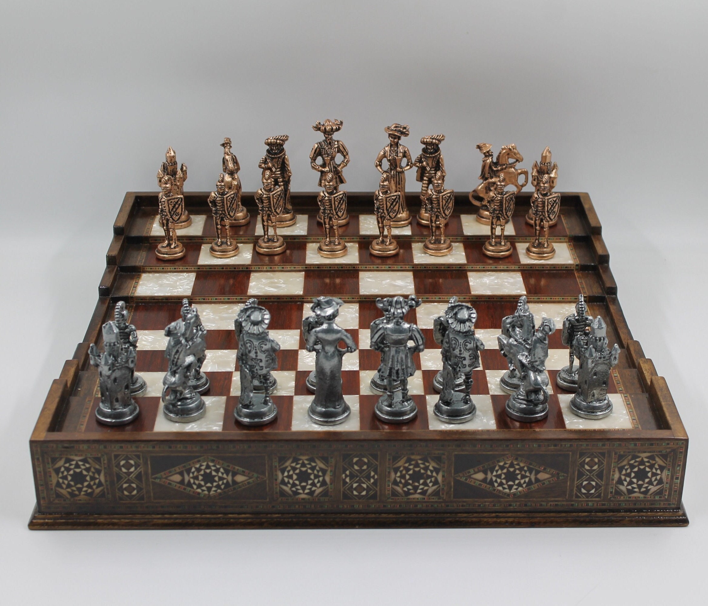 Chess set - Ajedrez del Real Madrid con trofeos - Wood and metal