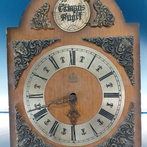 Antigua maquinaria de reloj de pared, Relojes antiguos
