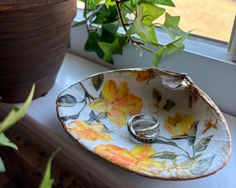Decoupage Clam Shell Ring Dish, Floral Print Jewelry Trinket Dish