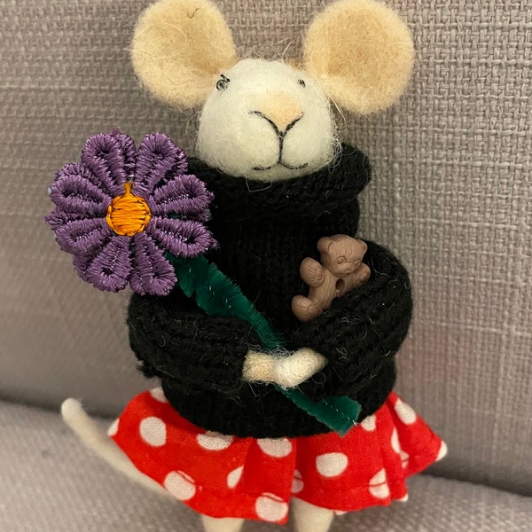 Minnie the wonderful wool felt mouse