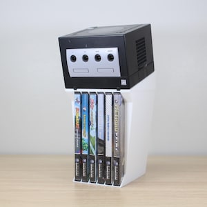Consola de juegos Nintendo GameCube y soporte de exhibición de juegos