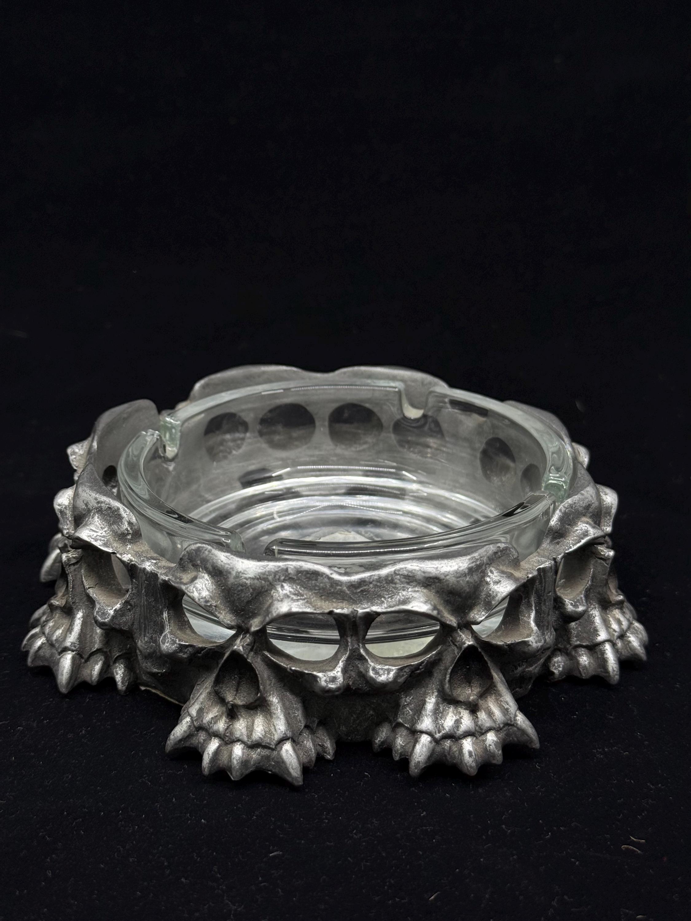JRose Collections Gothic Aschenbecher Mit Totenkopf & Flammen-Design, Aus Harz – Dekorativ Für Zuhause Oder Büro
