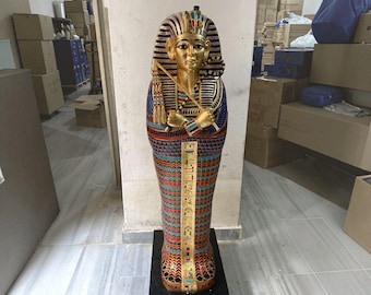 Opslagruimte voor de sarcofaag van Toetanchamon, meubelstuk voor farao's doodskist, opvallende decoratie uit het oude Egypte, luxe verzamelobject