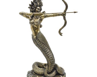 Gedetailleerd medusa-beeldhouwwerk slangenhaar, decor Dark Academia, uniek feministisch mythologisch cadeau
