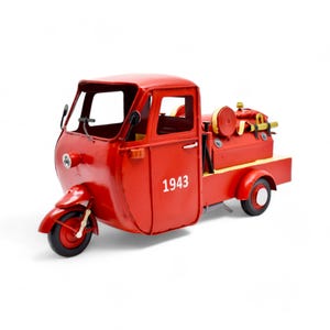 Vintage Metal Fire Truck Model: Piaggio Ape Inspired Decor