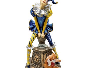 Beeldje nar met aap – decoratief beeldje van Venetiaanse harlekijn