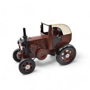 Vintage Metal Tractor Model: Lanz Bulldog Inspired Farm Decor