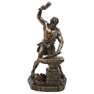 Estatua del dios griego Hefesto, herrero, mitología, escultura, taller, decoración, figura.