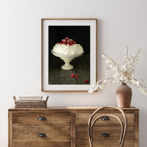 IMPRESSION (photographie originale) : une Pavlova Cake Fine Art, sombre et de mauvaise humeur - un excellent cadeau pour de nombreuses occasions