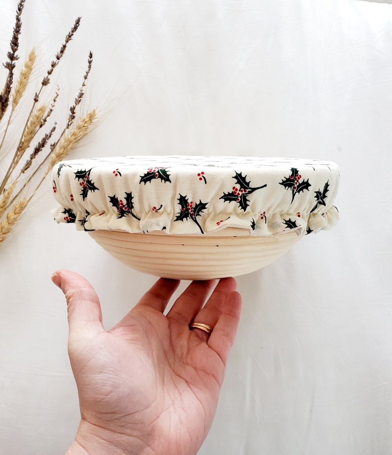 Large Bowl Cover Made Wifh Vintage Christmas Fabric / Sourdough Proofing Basket Bonnet / Kitchenaid Bowl Cover / Food Storage / Sourdough image 2