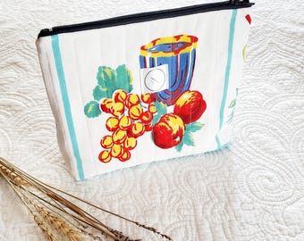 Upcycled Quilted Makeup Bag Made From 1950s Tablecloths / Upcycled Fashion / Repurposed Vintage / Fruit / One Of A Kind / Kitschy