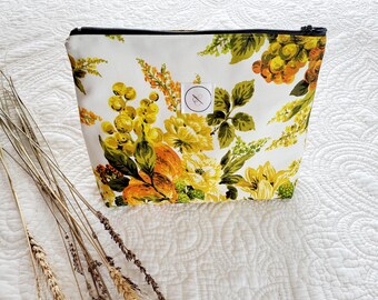 Upcycled Makeup Bag Made From 1970s Fabric / Upcycled Fashion / Repurposed Vintage / One Of A Kind / Floral